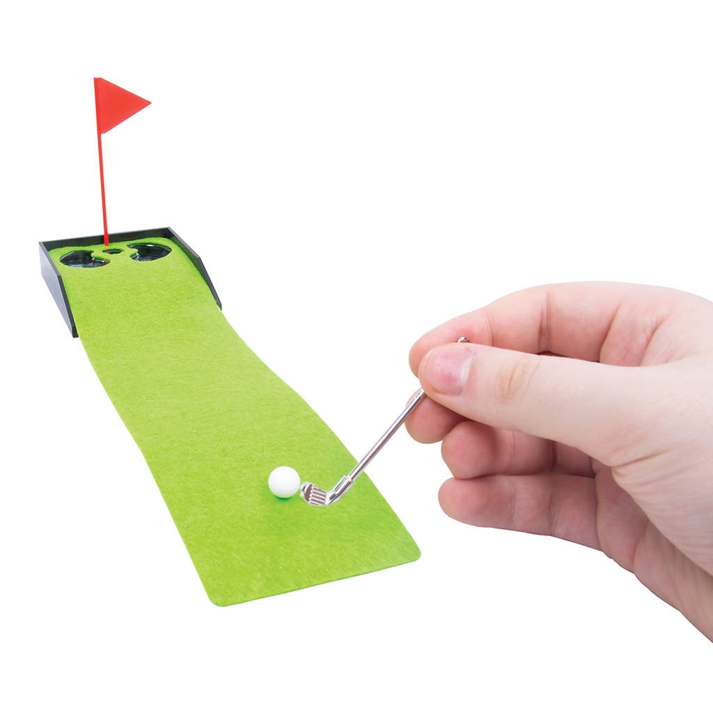 Probably the World's Smallest Mini Golf | Iscream